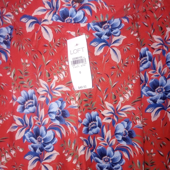 Loft Floral Shorts - Picture 2 of 3